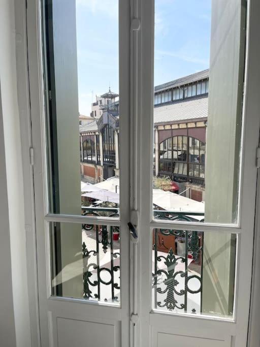 Vue Sur La Place Des Halles, Art Apparts เบซิเยร์ ภายนอก รูปภาพ