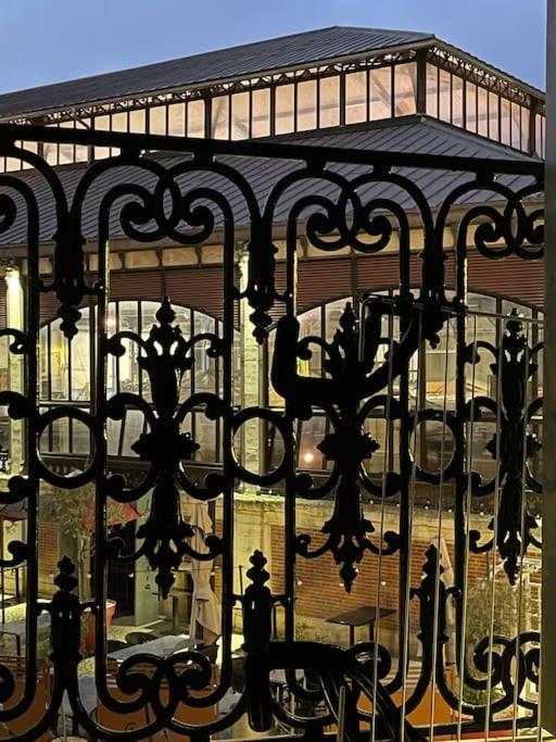 Vue Sur La Place Des Halles, Art Apparts เบซิเยร์ ภายนอก รูปภาพ