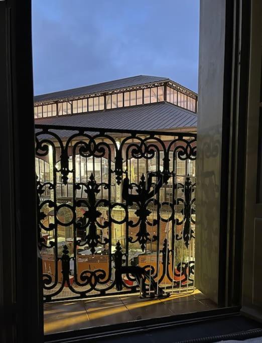 Vue Sur La Place Des Halles, Art Apparts เบซิเยร์ ภายนอก รูปภาพ